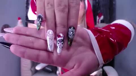 AMELIEROUS .. see you tomorrow  kisses online show from December 18, 5:56 am