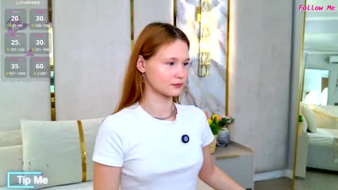 AmeliRoyse online show from April 4, 5:23 pm