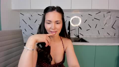 Aylin  online show from April 29, 5:30 pm