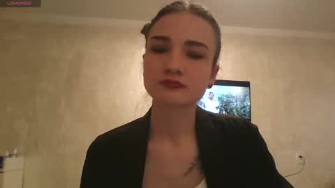 Julia  online show from March 6, 7:25 am