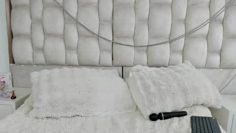 Amy Cortes online show from October 22, 9:20 pm