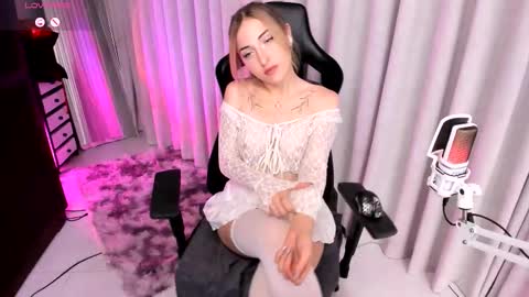 amyvilvet online show from February 16, 9:14 pm