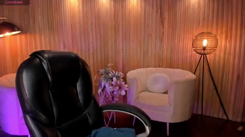 AMY WALKER online show from February 28, 10:20 am