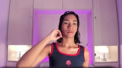 anaacollins_ online show from April 22, 11:29 am