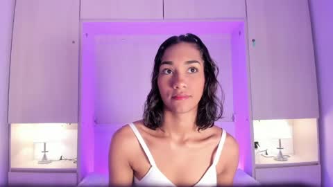 anaacollins_ online show from April 21, 11:28 am