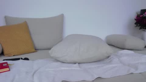 Ana online show from March 25, 2:42 pm