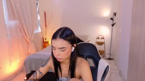 ANABEL WOLF  online show from November 13, 4:50 pm