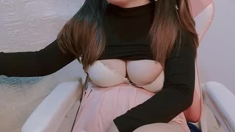 anacutieee online show from February 13, 9:44 am