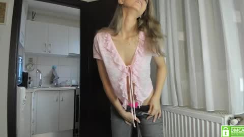 Anahi online show from April 4, 4:55 am