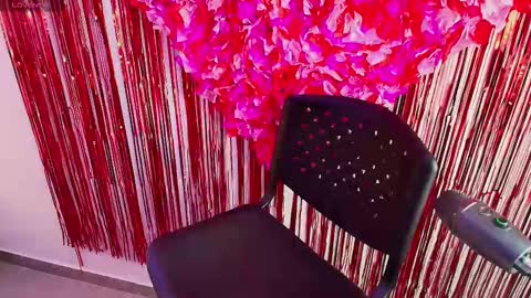 Anahi  online show from February 14, 7:33 pm