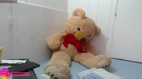 Anahi Browns online show from November 4, 7:08 pm