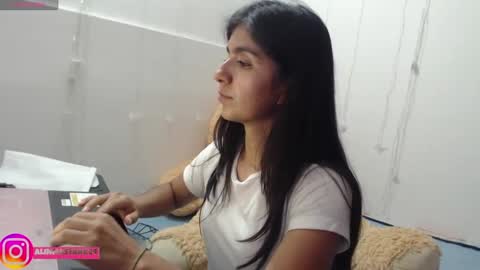 Anahi Browns online show from February 18, 10:03 pm