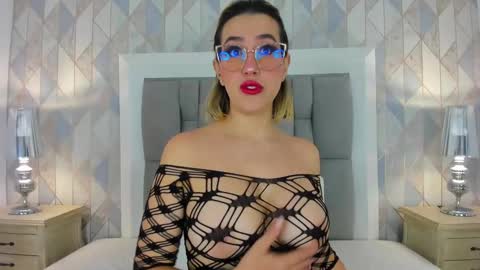 Snapshot of anais_cooper chatting on March 8, 11:35 am online show from March 8, 11:35 am