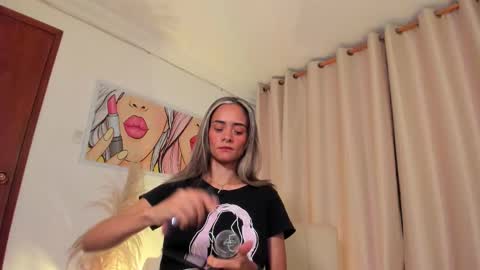 Ana online show from February 1, 7:34 pm