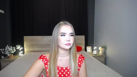 anastacyyellig online show from July 6, 8:11 pm
