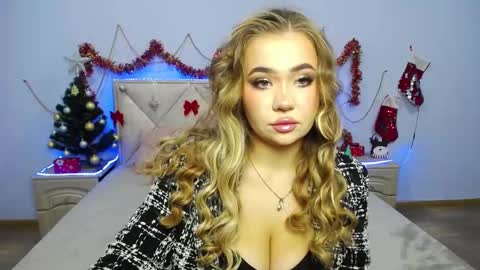 anastacyyellig online show from December 28, 7:43 pm