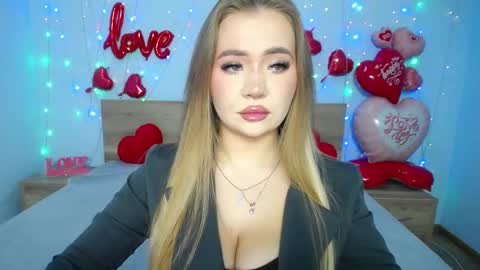 anastacyyellig online show from February 17, 9:03 am