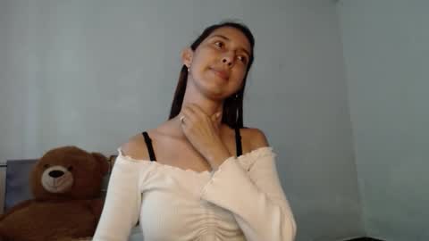 A l e online show from March 16, 7:18 pm