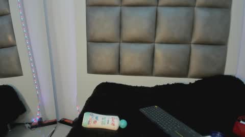 andrea_brunette_ online show from September 14, 12:25 pm