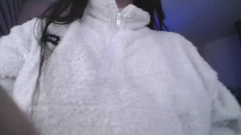 Snapshot of andrea_ramoss_ chatting on December 15, 2:16 pm Andrea Ramos online show from December 15, 2:16 pm