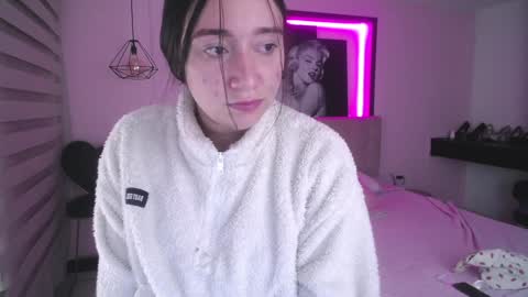 Snapshot of andrea_ramoss_ chatting on January 4, 12:48 am Andrea Ramos online show from January 4, 12:48 am