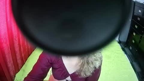 andrea_xx_ online show from May 7, 11:47 am