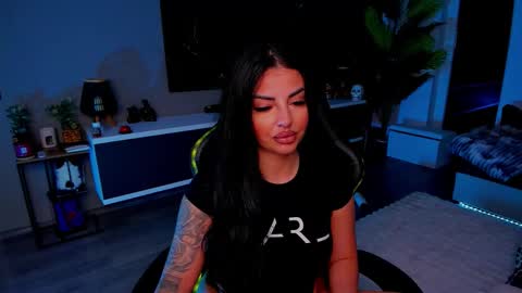 Anne online show from February 25, 7:45 pm