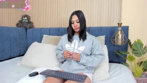 Snapshot of angel__ponce chatting on October 17, 8:12 pm angel__ponce online show from October 17, 8:12 pm