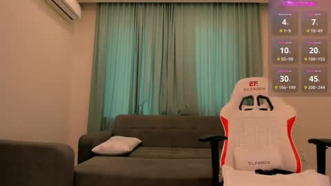 Snapshot of angel_asia_ chatting on October 3, 6:40 am angel_asia_ online show from October 3, 6:40 am