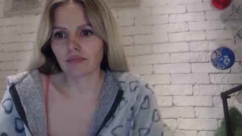 Snapshot of angel_girllovemy chatting on January 4, 3:17 pm ANGEL online show from January 4, 3:17 pm