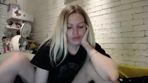 Snapshot of angel_girllovemy chatting on February 8, 7:49 pm ANGEL online show from February 8, 7:49 pm