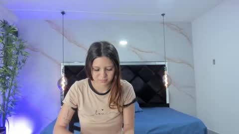 Snapshot of angelaa_cute chatting on October 20, 12:08 pm ANGELA online show from October 20, 12:08 pm