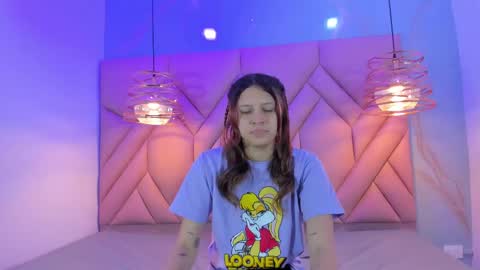 Snapshot of angelaa_cute chatting on March 9, 12:20 pm ANGELA online show from March 9, 12:20 pm