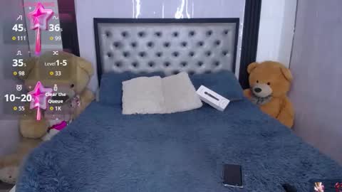 Snapshot of angelcamgirl20 chatting on September 30, 12:11 pm angel online show from September 30, 12:11 pm