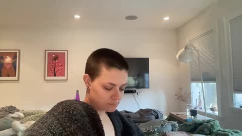 angeleleven11 online show from February 18, 8:37 pm