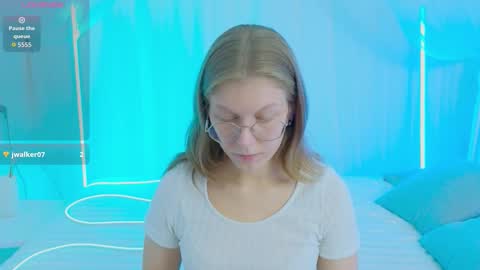 Snapshot of angeli_eyes chatting on October 18, 3:59 pm Ksenia online show from October 18, 3:59 pm
