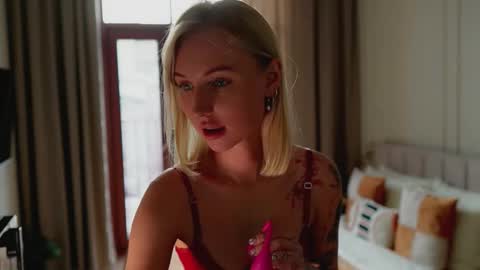 Gabby online show from October 3, 1:38 pm