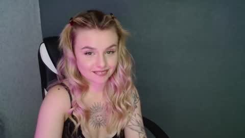 Snapshot of angelicablanch chatting on September 17, 9:57 pm angelicablanch online show from September 17, 9:57 pm