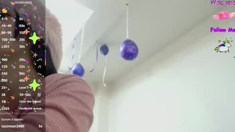 angelie online show from November 19, 5:40 am