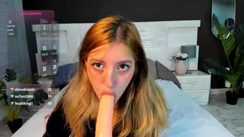 Snapshot of angeliique_ chatting on October 12, 12:46 am Angelique online show from October 12, 12:46 am