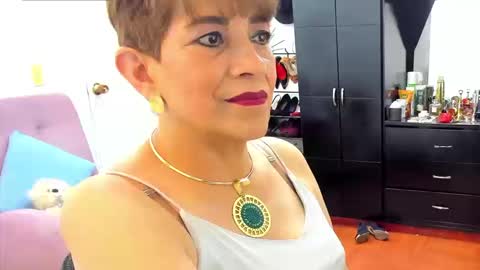 Snapshot of angelina_stone_65 chatting on September 19, 11:59 pm Angelina online show from September 19, 11:59 pm