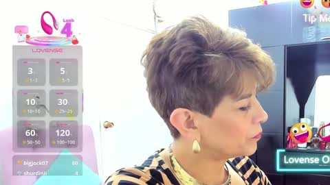 Snapshot of angelina_stone_65 chatting on September 12, 12:33 am Angelina online show from September 12, 12:33 am
