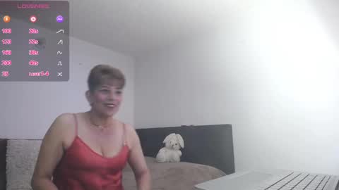 Snapshot of angelina_stone_65 chatting on February 16, 10:54 pm Angelina online show from February 16, 10:54 pm
