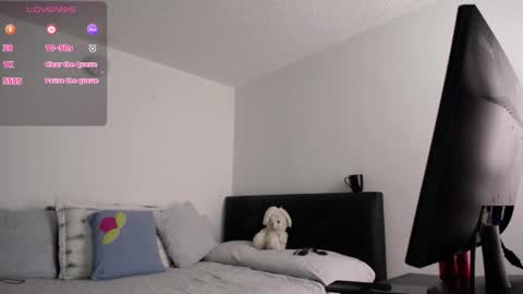 Snapshot of angelina_stone_65 chatting on February 28, 9:23 pm Angelina online show from February 28, 9:23 pm