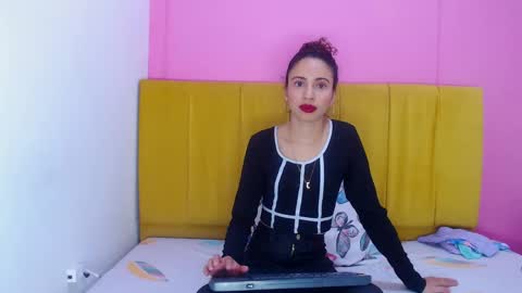 Snapshot of angelinabrookcm101 chatting on December 3, 3:07 am Angelina Brook online show from December 3, 3:07 am