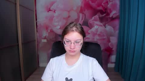 AngelinaLow online show from November 9, 6:42 am