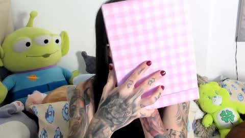 Angeline Smith  online show from October 8, 5:01 am