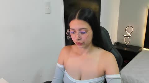 angeline_davies online show from November 6, 3:45 am