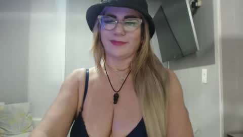 Snapshot of angelinna_12 chatting on October 15, 7:22 am angelinna_12 online show from October 15, 7:22 am