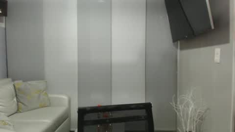 Snapshot of angelinna_12 chatting on October 11, 6:18 am angelinna_12 online show from October 11, 6:18 am